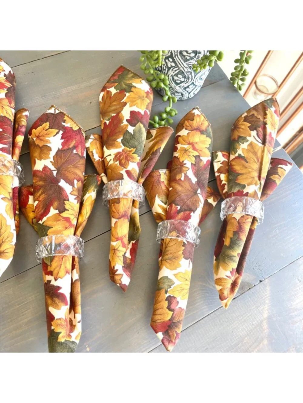 Vintage 80s Autumn Fall Leaves Cloth Napkins with Clear Acrylic Napkin Rings Set